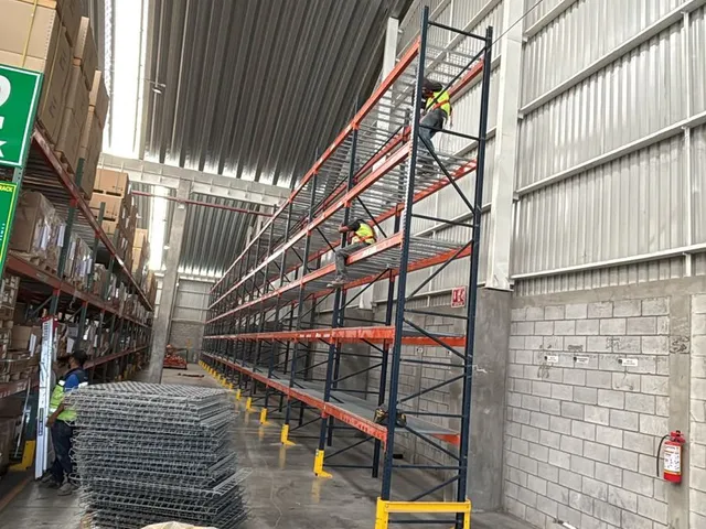 Instalación de Racks Industriales